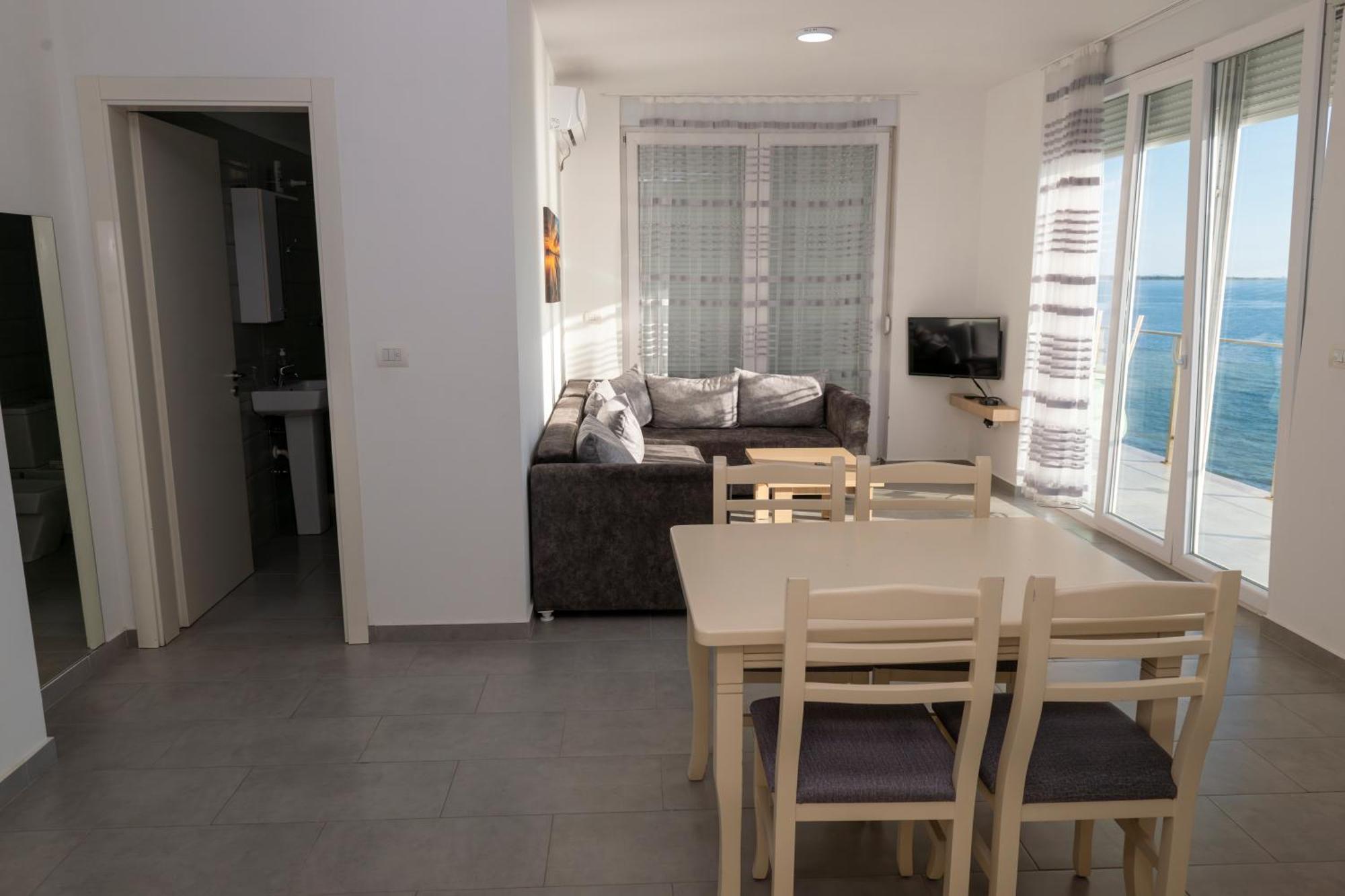 Apartman Roxhensi *