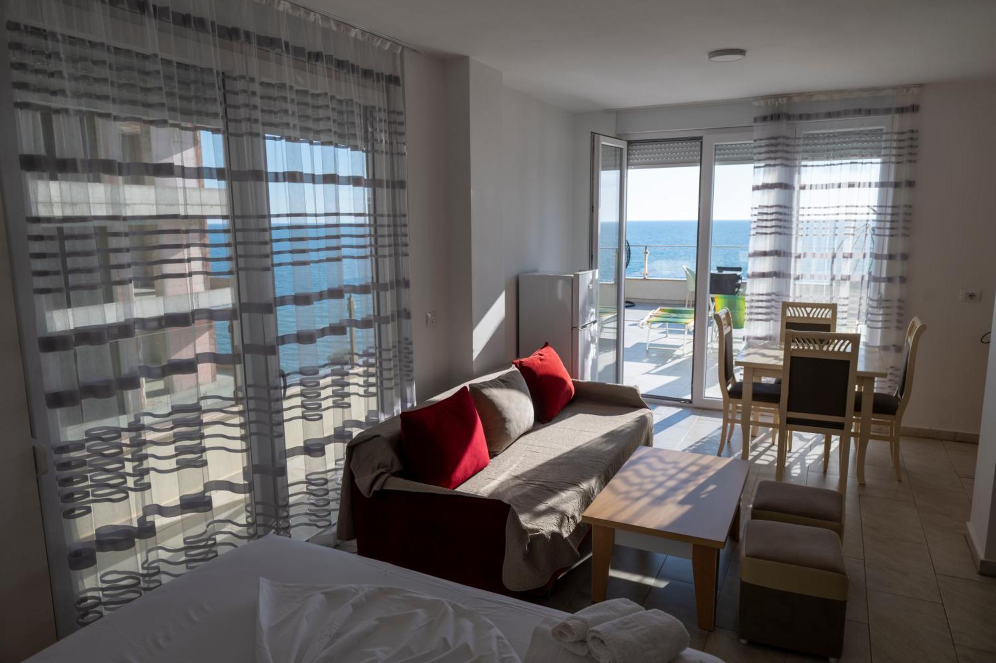 Roxhensi Apartment